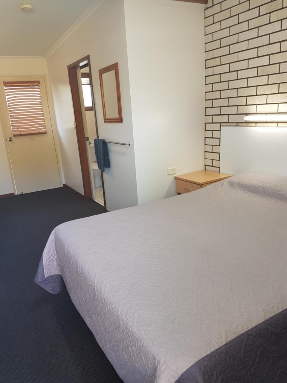 Emerald Tower Motor Inn エクステリア 写真