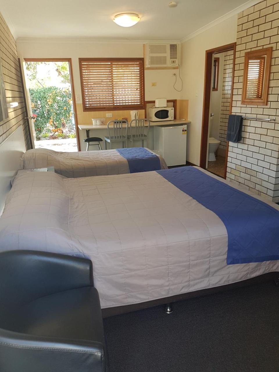 Emerald Tower Motor Inn エクステリア 写真