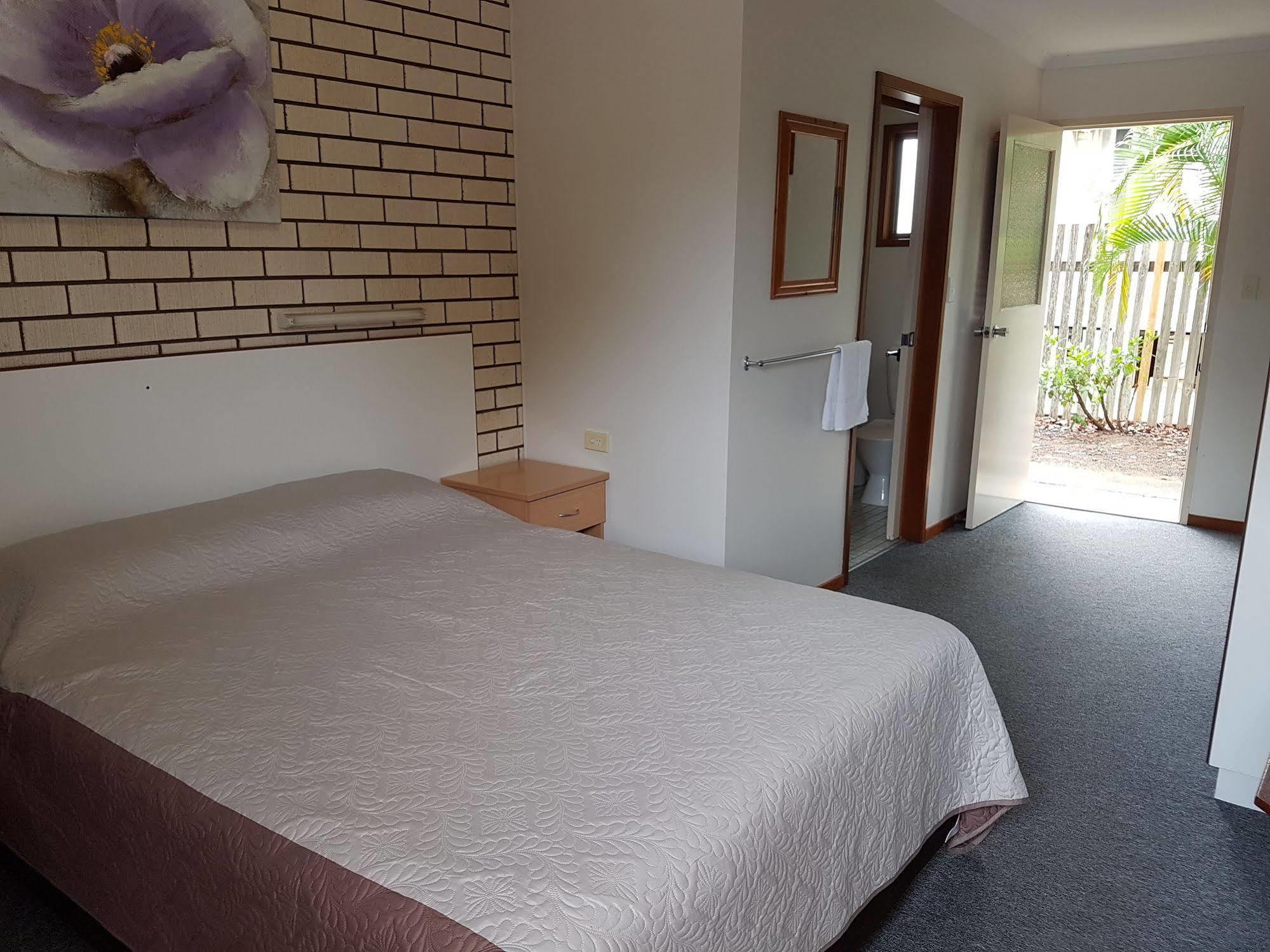 Emerald Tower Motor Inn エクステリア 写真
