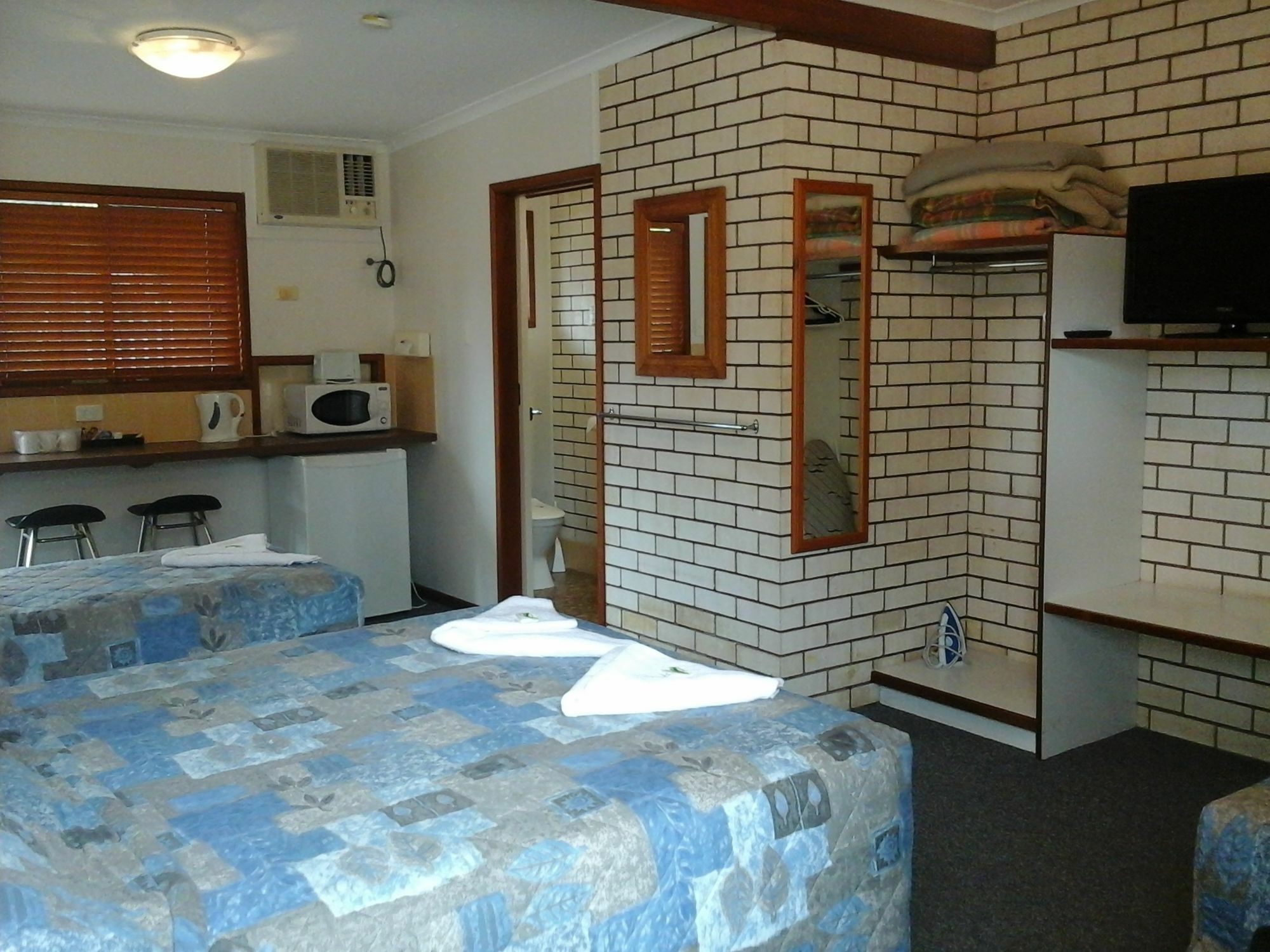 Emerald Tower Motor Inn エクステリア 写真