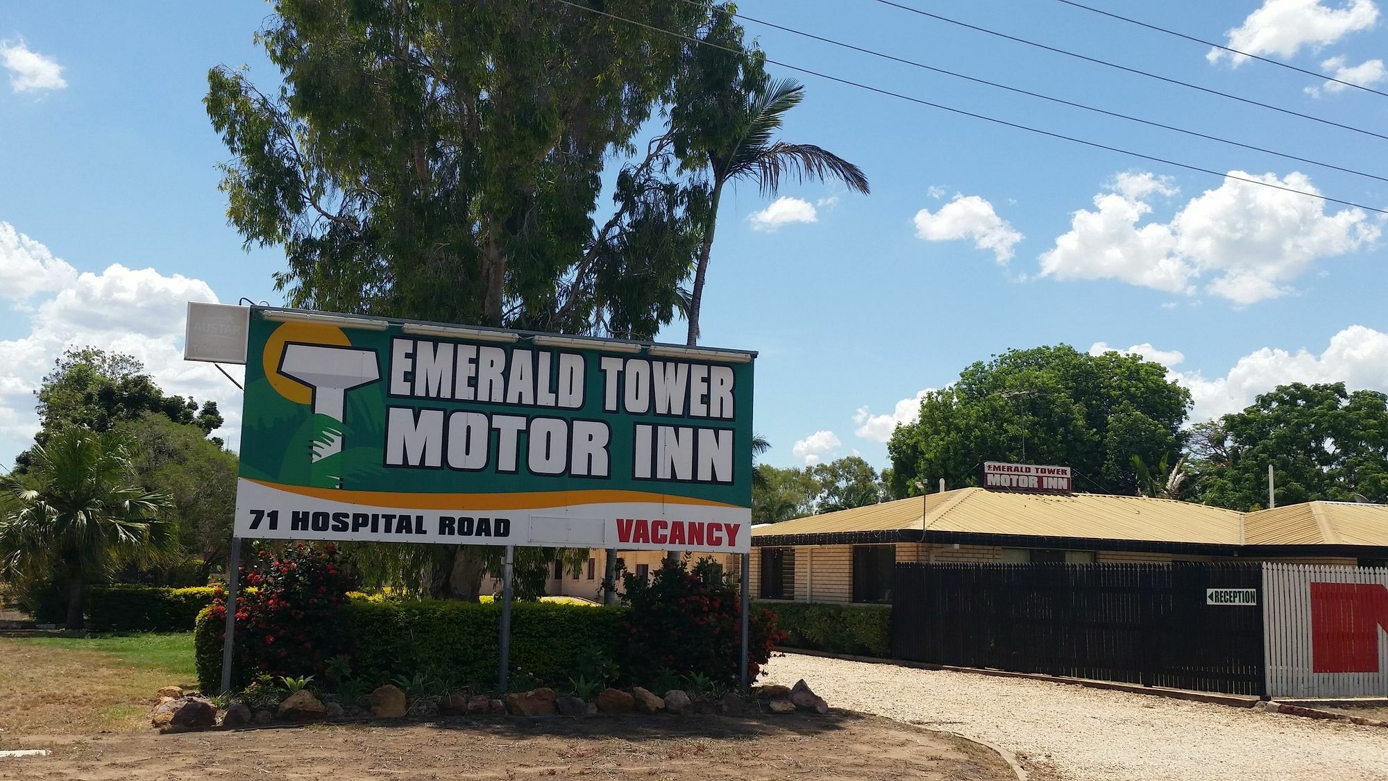 Emerald Tower Motor Inn エクステリア 写真